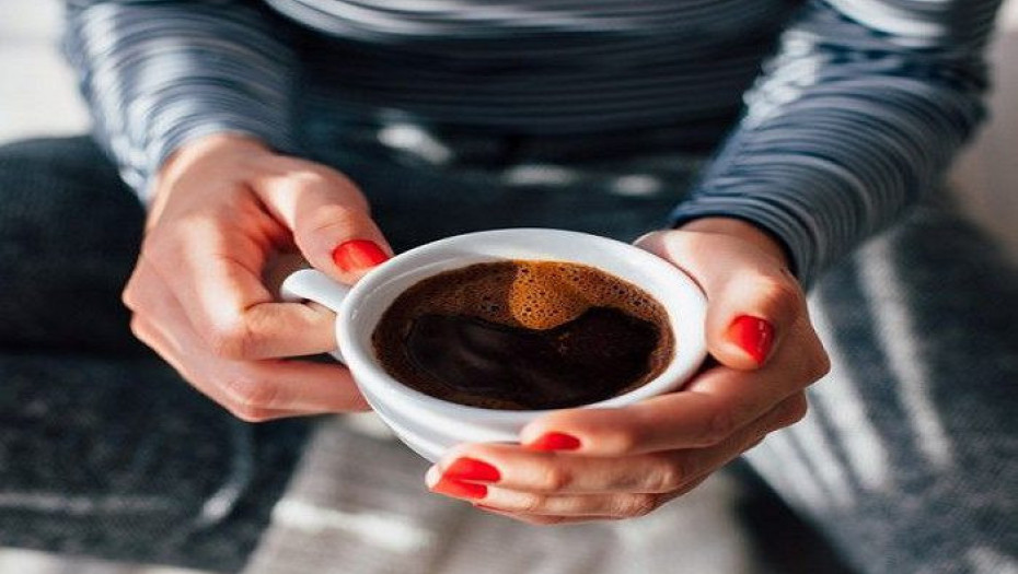 ΠΡΟΣΟΧΗ: ΚΟΨΕ ΤΟ ΓΑΛΑ ΚΑΙ ΤΗ ΖΑΧΑΡΗ ΑΠΟ ΤΟΝ ΚΑΦΕ!