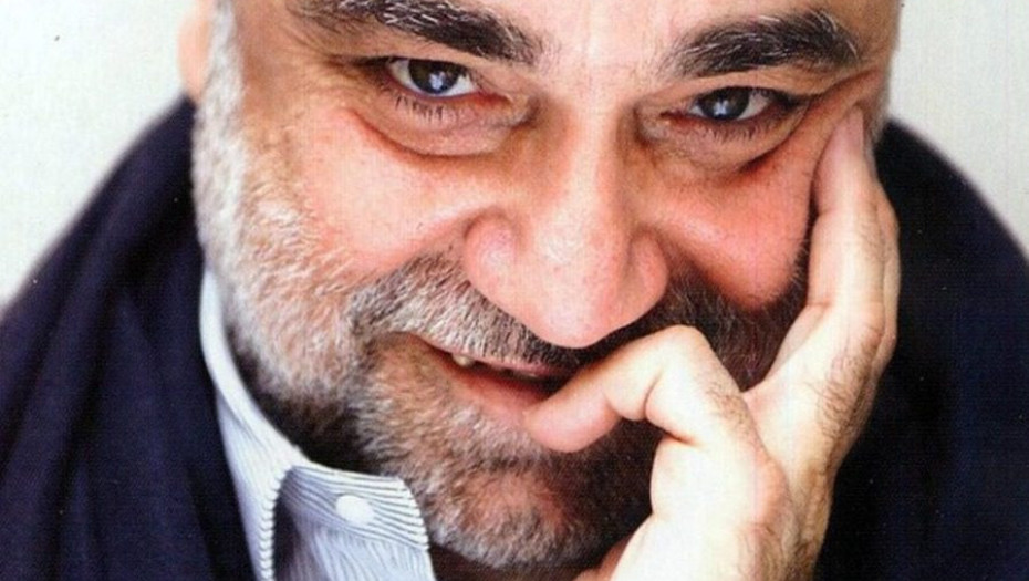 Ο ΕΛΛΗΝΑΣ ΤΡΑΓΟΥΔΙΣΤΗΣ ΠΟΥ ΜΠΗΚΕ 3 ΦΟΡΕΣ ΣΤΟ ΒΙΒΛΙΟ ΓΚΙΝΕΣ!