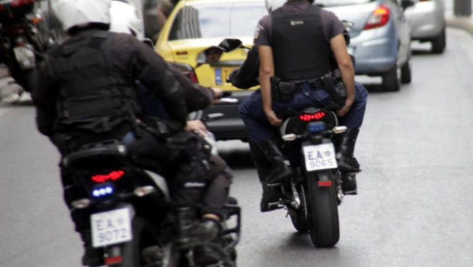 ΑΝΔΡΑΣ ΑΠΕΙΛΕΙ ΝΑ ΠΕΣΕΙ ΣΤΟ ΚΕΝΟ ΣΤΗΝ ΟΜΟΝΟΙΑ!