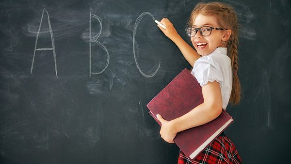 12 ΣΥΜΒΟΥΛΕΣ ΓΙΑ ΓΟΝΕΙΣ ΠΟΥ ΘΕΛΟΥΝ ΤΑ ΠΑΙΔΙΑ ΤΟΥΣ ΝΑ ΜΑΘΟΥΝ ΤΑΥΤΟΧΡΟΝΑ 2 ΓΛΩΣΣΕΣ!