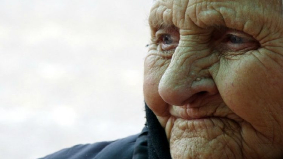 ΜΑΝΑ, ΣΗΜΑΙΝΕΙ ΑΓΑΠΗ: Η ΜΗΤΕΡΑ ΔΕΝ ΠΡΟΔΙΔΕΙ, ΔΕΝ ΕΓΚΑΤΑΛΕΙΠΕΙ, ΑΓΑΠΑΕΙ ΜΟΝΟ!