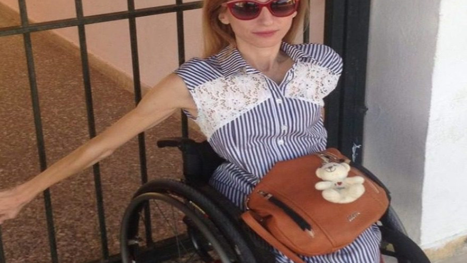 ΕΚΛΕΙΣΑΝ ΕΞΩ ΑΠΟ ΤΟ ΣΧΟΛΕΙΟ ΜΑΘΗΤΡΙΑ ΜΕ ΑΝΑΠΗΡΙΑ!