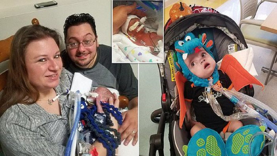 Πρόωρο μωρό πάει σπίτι του μετά από 545 μέρες στο νοσοκομείο και βγάζει νοκ άουτ τις κακές προβλέψεις των γιατρών
