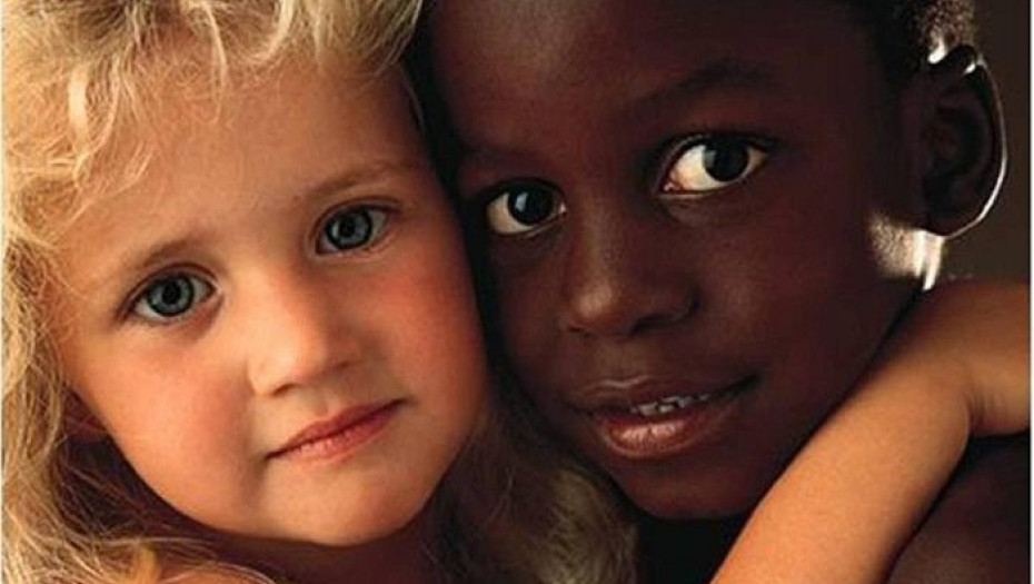 ΡΑΤΣΙΣΜΟΣ ΕΙΝΑΙ ΝΑ ΜΙΣΕΙΣ ΚΑΤΙ ΠΟΥ ΤΥΧΑΙΑ ΔΕΝ ΕΙΣΑΙ!