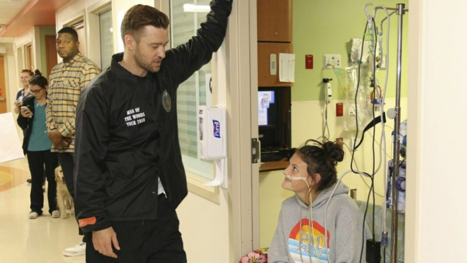 Ο JUSTIN TIMBERLAKE ΕΠΙΣΚΕΦΘΗΚΕ ΤΟΥΣ ΑΣΘΕΝΕΙΣ ΣΕ ΠΑΙΔΙΑΤΡΙΚΟ ΝΟΣΟΚΟΜΕΙΟ!