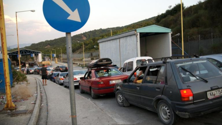 KATΣΙΦΑΣ: OI ΑΛΒΑΝΟΙ ΕΓΔΥΣΑΝ ΕΛΛΗΝΑ ΠΟΥ ΠΗΓΑΙΝΕ ΓΙΑ ΤΗΝ ΚΗΔΕΙΑ!