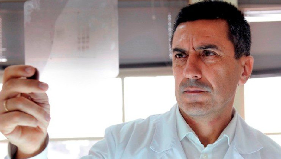 ΔΗΜΗΤΡΗΣ ΚΟΥΡΕΤΑΣ:ΑΝΑΚΑΛΥΨΕ ΤΟ ΚΕΙΚ ΠΟΥ ΠΕΡΙΕΧΕΙ ΤΙΣ ΘΕΡΜΙΔΕΣ ΚΑΙ ΤΙΣ ΠΡΩΤΕΙΝΕΣ ΕΝΟΣ ΠΛΗΡΟΥΣ ΓΕΥΜΑΤΟΣ!