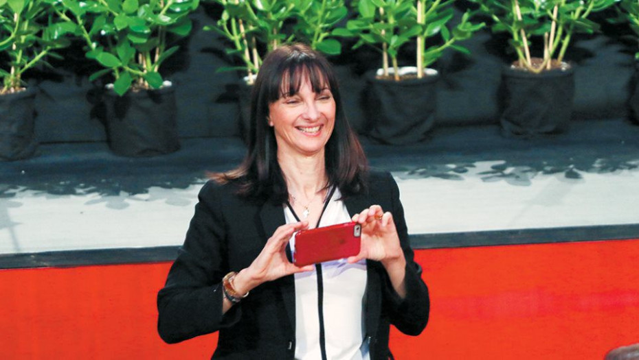 ΤΟ ΔΗΜΟΣΙΟ ΠΛΗΡΩΣΕ 3.092 ΕΥΡΩ ΓΙΑ ΝΑ ΑΓΟΡΑΣΕΙ 3 iPHONE ΣΤΗΝ ΚΟΥΝΤΟΥΡΑ!