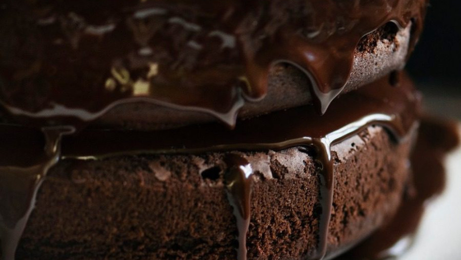 ΑΥΤΟ ΕΙΝΑΙ ΤΟ ΣΟΚΟΛΑΤΕΝΙΟ ΚΕΙΚ ΠΟΥ ΖΥΓΙΖΕΙ 11 ΚΙΛΑ ΚΑΙ ΕΧΕΙ ΤΡΕΛΑΝΕΙ ΤΟ ΙΝΤΕΡΝΕΤ!