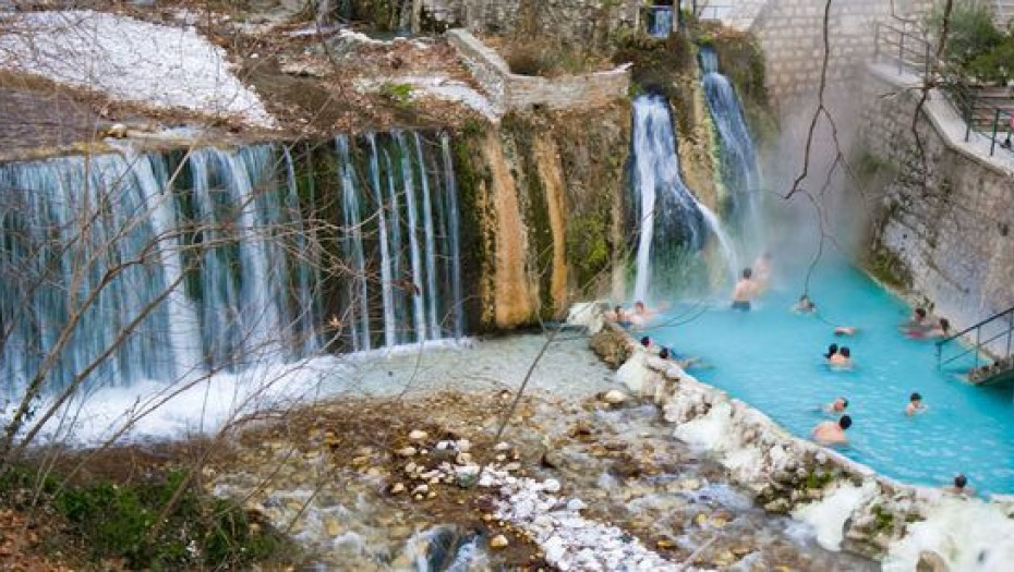 ΛΟΥΤΡΑ ΠΟΖΑΡ: ΘΕΡΑΠΕΙΑ ΚΑΙ ΧΑΛΑΡΩΣΗ ΣΕ ΚΑΥΤΑ ΝΕΡΑ ΠΟΥ «ΣΚΟΤΩΝΟΥΝ» ΤΙΣ ΑΣΘΕΝΕΙΕΣ!