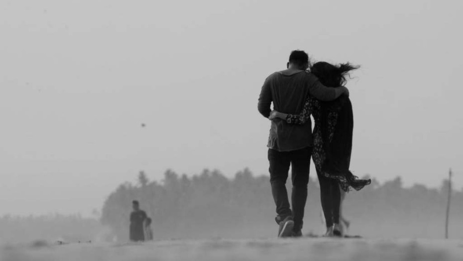 ΚΑΠΟΥ ΕΚΕΙ, ΑΝΑΜΕΣΑ ΣΤΑ 40 ΜΕ 50 ΑΝΑΘΕΩΡΟΥΜΕ ΠΟΛΛΑ ΣΤΗ ΖΩΗ ΜΑΣ!