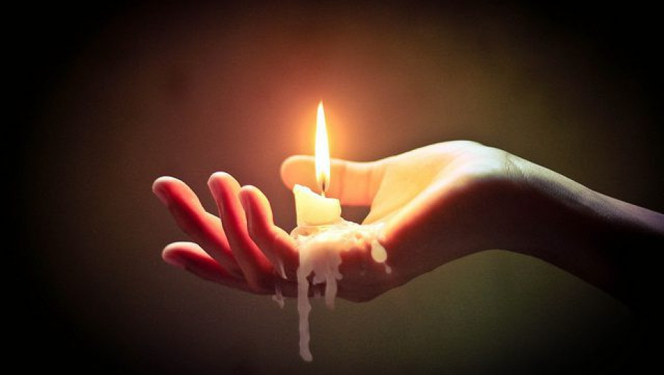 ΜΗΝ ΞΕΧΝΑΣ ΠΩΣ ΔΕΝ ΠΡΕΠΕΙ ΝΑ ΑΦΗΣΕΙΣ ΚΑΝΕΝΑΝ ΝΑ ΣΕ ΚΑΝΕΙ ΝΑ ΝΙΩΣΕΙΣ ΑΔΥΝΑΜΟΣ!