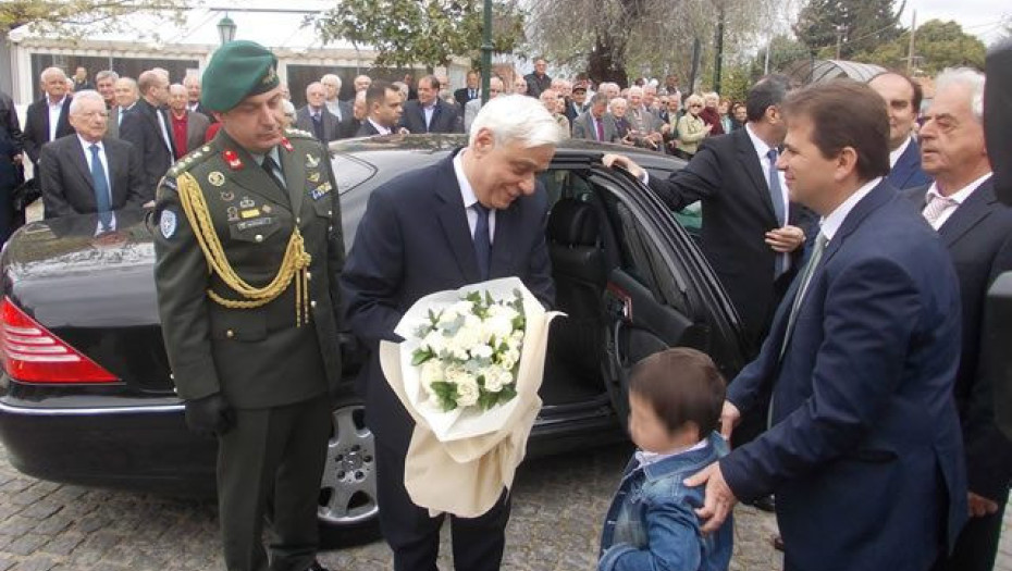 ΣΕΡΡΕΣ: ΣΤΑ ΚΕΡΔΥΛΙΑ Ο ΠΡΟΕΔΡΟΣ ΤΗΣ ΔΗΜΟΚΡΑΤΙΑΣ, ΠΡΟΚΟΠΗΣ ΠΑΥΛΟΠΟΥΛΟΣ!