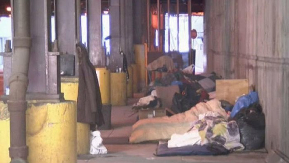 Άντρας έκλεισε ξενοδοχείο για 70 άστεγους της περιοχής του για να μην πεθάνουν από το κρύο!