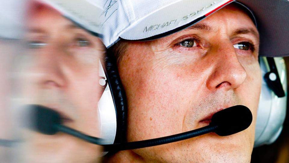 Ο ΜΙΚΑΕΛ ΣΟΥΜΑΧΕΡ ΣΗΚΩΘΗΚΕ ΑΠΟ ΤΟ ΚΡΕΒΑΤΙ ΚΑΙ ΔΕΝ ΕΙΝΑΙ ΔΙΑΣΩΛΗΝΟΜΕΝΟΣ!