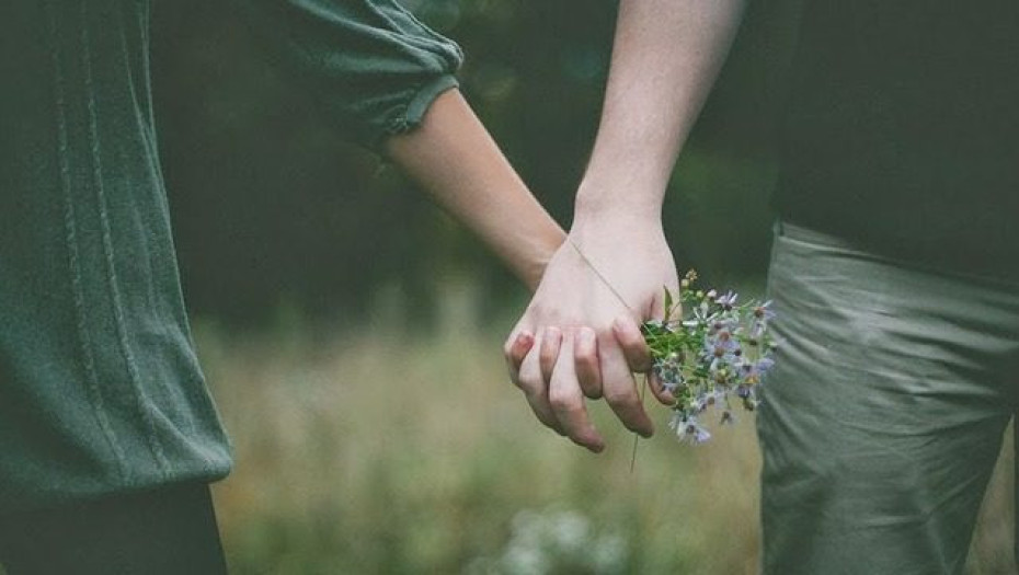 ΓΙΑΤΙ ΕΙΣΑΙ Η ΑΓΑΠΗ ΠΟΥ ΠΗΡΕΣ, Η ΑΣΦΑΛΕΙΑ ΠΟΥ ΕΝΙΩΣΕΣ ΚΑΙ Η ΑΓΚΑΛΙΑ ΠΟΥ ΣΕ ΕΦΕΡΝΕ ΣΤΑ ΙΣΙΑ ΣΟΥ!