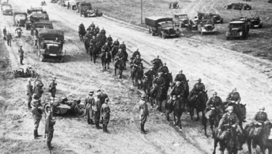 Η ΕΛΛΑΔΑ ΕΙΝΑΙ Η ΜΟΝΑΔΙΚΗ ΧΩΡΑ ΠΟΥ ΑΝΑΓΚΑΣΤΗΚΕ ΝΑ ΑΝΤΙΜΕΤΩΠΙΣΕΙ ΤΟΥΣ ΣΤΡΑΤΟΥΣ 4 ΧΩΡΩΝ ΤΑΥΤΟΧΡΟΝΑ!