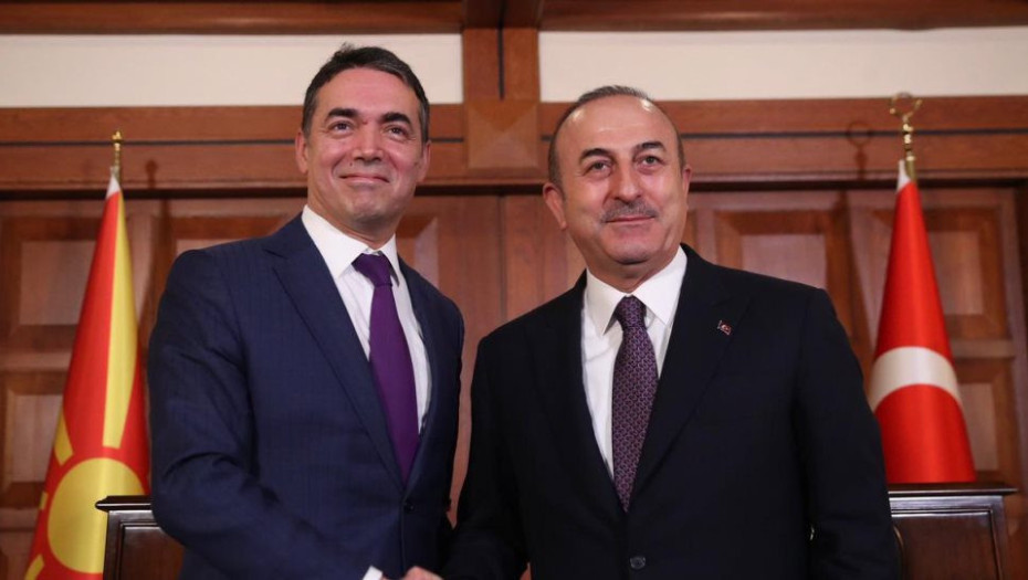 ΤΣΑΒΟΥΣΟΓΛΟΥ ΓΙΑ ΣΚΟΠΙΑ: ΣΥΝΕΧΙΖΟΥΜΕ ΝΑ ΑΝΑΓΝΩΡΙΖΟΥΜΕ ΤΗ ΧΩΡΑ ΜΕ ΤΟ ΣΥΝΤΑΓΜΑΤΙΚΟ ΤΗΣ ΟΝΟΜΑ!