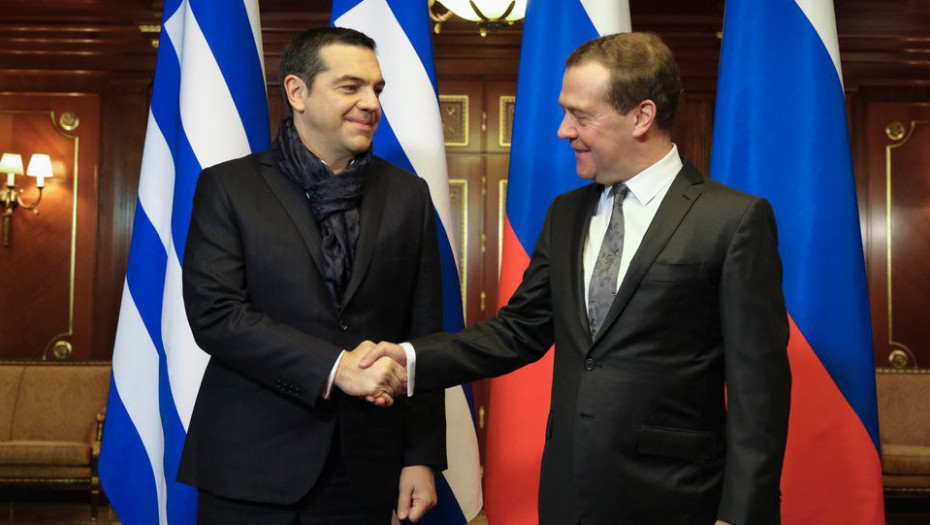 EΠΙΣΚΕΨΗ ΤΣΙΠΡA ΣΤΗ ΜΟΣΧΑ: ΤΟ ΜΠΛΕ ΦΟΥΛΑΡΙ ΠΟΥ ΤΡΑΒΗΞΕ ΤΗΝ ΠΡΟΣΟΧΗ ΤΟΥ ΜΕΝΤΒΕΝΤΕΦ!