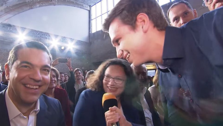 ΠΗΓΕΣ ΝΔ ΓΙΑ ΤΟ ΕΠΕΙΣΟΔΙΟ ΤΣΙΠΡΑ ΜΕ ΓΕΡΜΑΝΟ ΔΗΜΟΣΙΟΓΡΑΦΟ: ΓΕΛΟΥΣΕ ΤΗΝ ΩΡΑ ΠΟΥ ΧΛΕΥΑΖΑΝ ΤΗΝ ΧΩΡΑ!