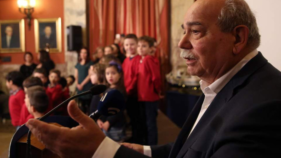 ΧΡΙΣΤΟΥΓΕΝΝΙΑΤΙΚΑ ΚΑΛΑΝΤΑ ΑΠΟ ΣΥΛΛΟΓΟΥΣ ΚΑΙ ΧΟΡΩΔΙΕΣ ΣΤΟΝ ΠΡΟΕΔΡΟ ΤΗΣ ΒΟΥΛΗΣ!