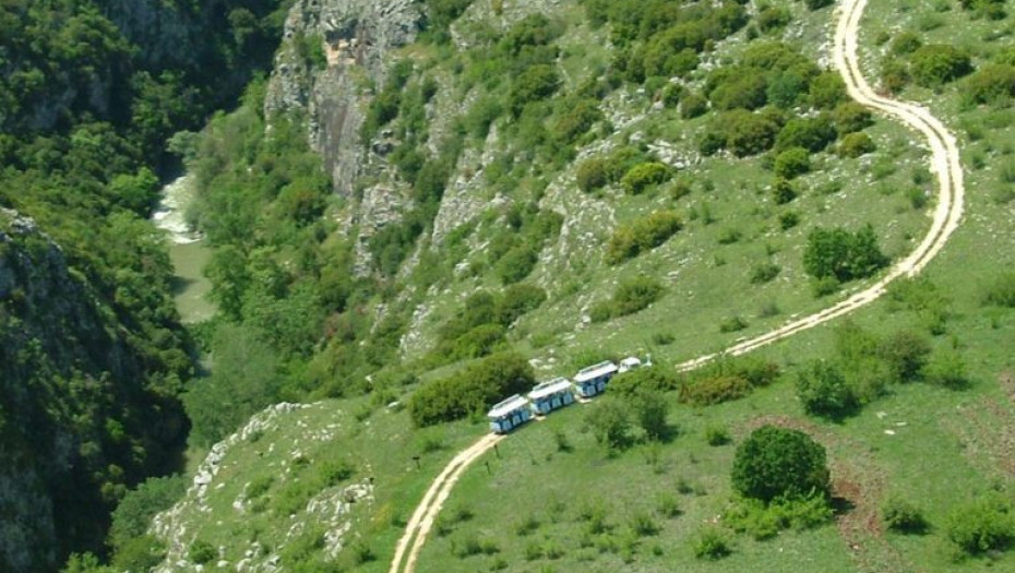 Στο Φαράγγι του Αγγίτη: Λειτουργεί και πάλι το τρενάκι