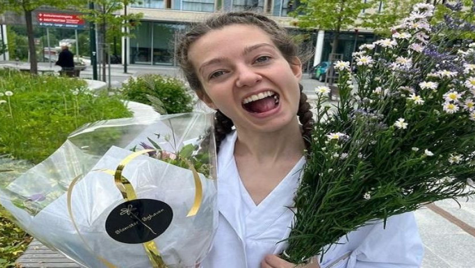 Αμάντα Γεωργιάδη: Πήρε το πτυχίο της και ποζάρει χαμογελαστή – «Έγινα γιατρός σήμερα»