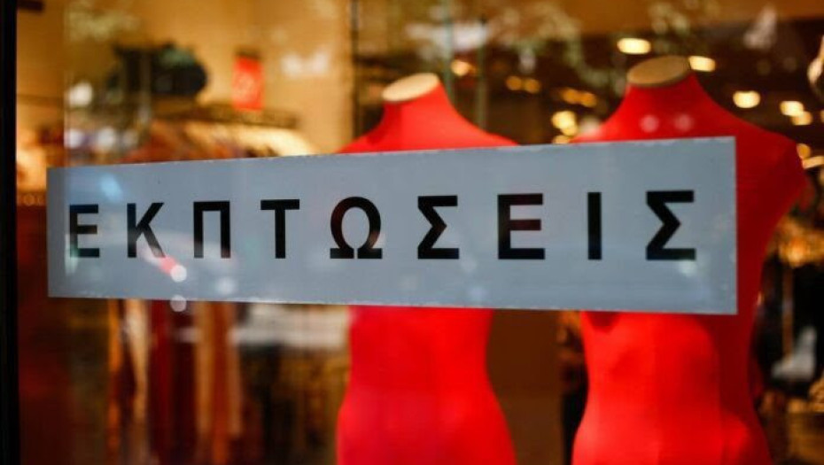 Ανοιχτή ήταν η αγορά την Κυριακή: Συνεχίζονται οι ενδιάμεσες εκπτώσεις