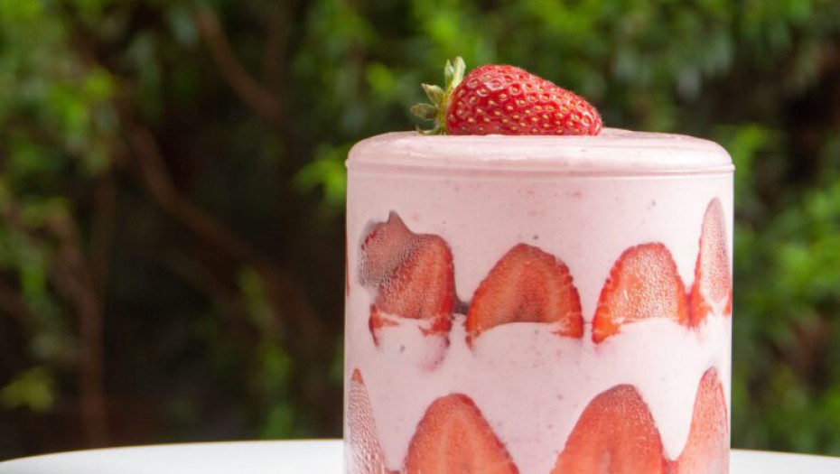 Γιαουρτογλυκό με φράουλες