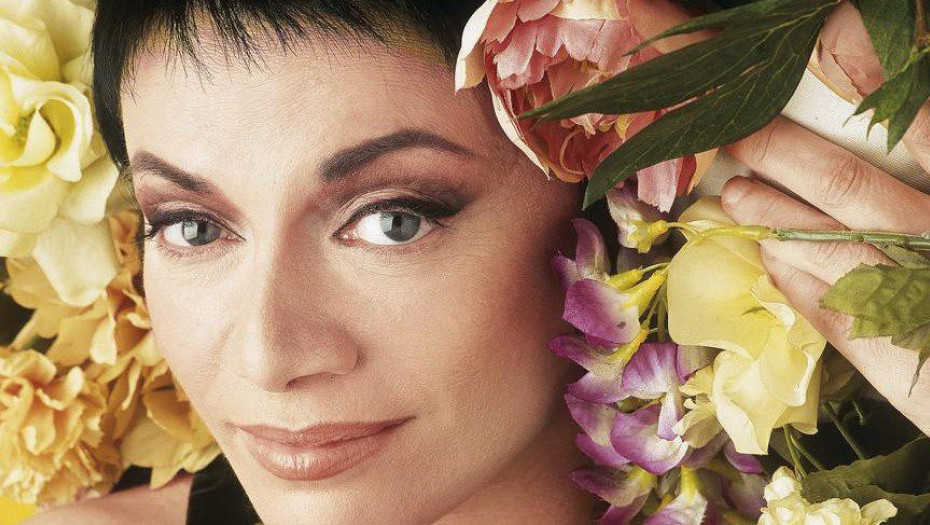 Μαλβίνα Κάραλη : Οι άνθρωποι να συναντιούνται. Να μην απαντιούνται