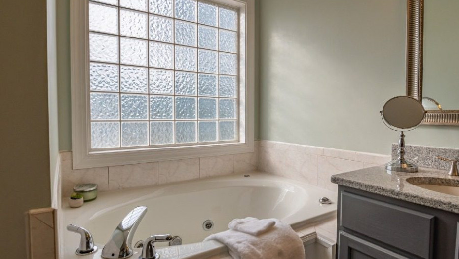 Έτσι θα καθαρίσετε το μπάνιο σας, χωρίς να τρίβετε για ώρες