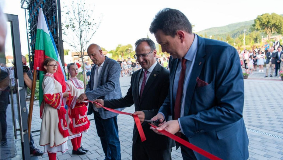 «Πινακοθήκη Κωνσταντίνος Ξενάκης» – Ιστορικό Μουσείο Petrich  Γέφυρα Πολιτισμού