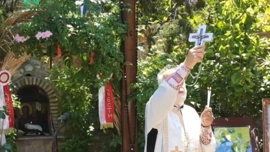 Συγκλόνισε ο π Δημήτριος στην Εκκλησία του Λυκαβηττού: Είμαι μέ ένα άμφιο, ούτε ένα σπίτι έχω, ούτε αυτοκίνητο