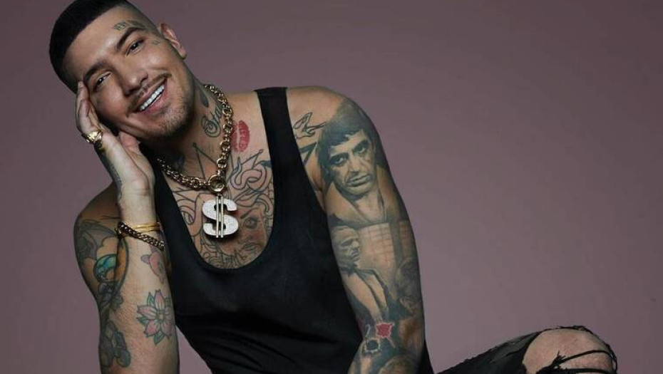 Snik: «Φύγε ρε πατσαβούρα…» – Λίγες μέρες μετά το χάος των MAD VMA βρίζει την κοπέλα του