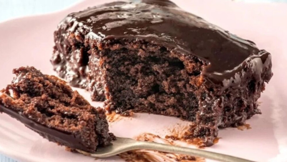 Χωρίς ζάχαρη, αλεύρι και γάλα: Καλοκαιρινή σοκολατόπιτα με μόνο 237 θερμίδες, που την τρώτε χωρίς… τύψεις