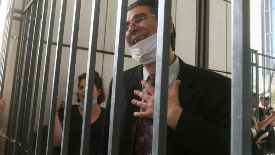 Η κατάθεσή του πατέρα της Ελένης Τοπαλούδη μας θυμίζει ότι υπάρχουν συνένοχοι των βιαστών