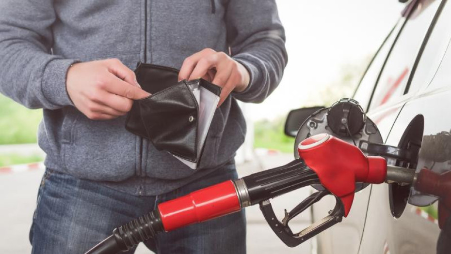 Ανεβαίνει διαρκώς κάθε ημέρα η τιμή της βενζίνης