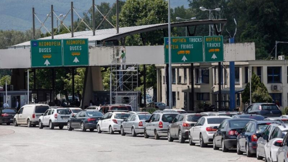 Ουρές ΙΧ για Βουλγαρία: Έλληνες περνούν τα σύνορα για φθηνή βενζίνη, τρόφιμα