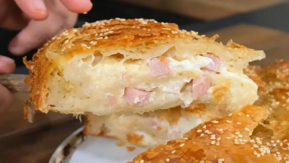 Μα τι κριτσάνισμα είναι αυτό! Μια αλλιώτικη ζαμπονοκασερόπιτα, λαχταριστά ζουμερή αλλά ταυτόχρονα και τραγανή!