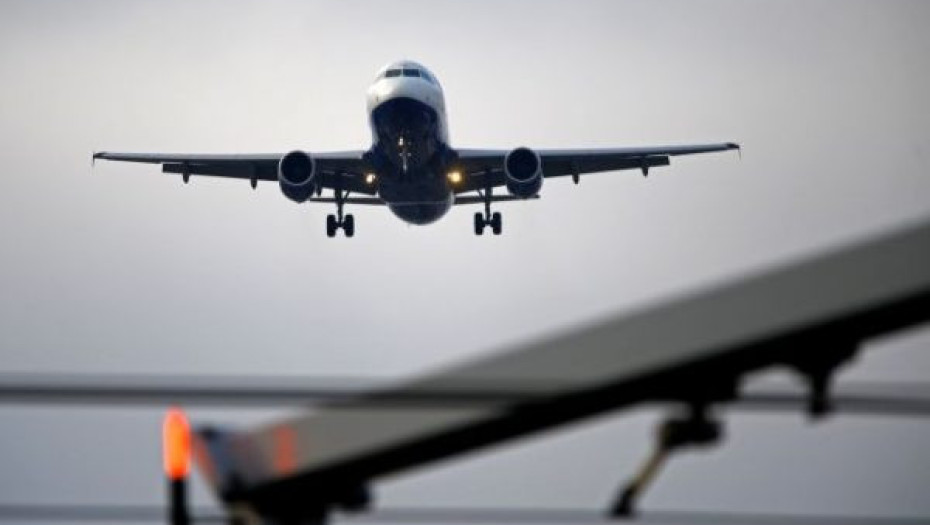 Συναγερμός στο Ελ. Βενιζέλος: Αεροπλάνο προσγειώθηκε βγάζοντας καπνούς