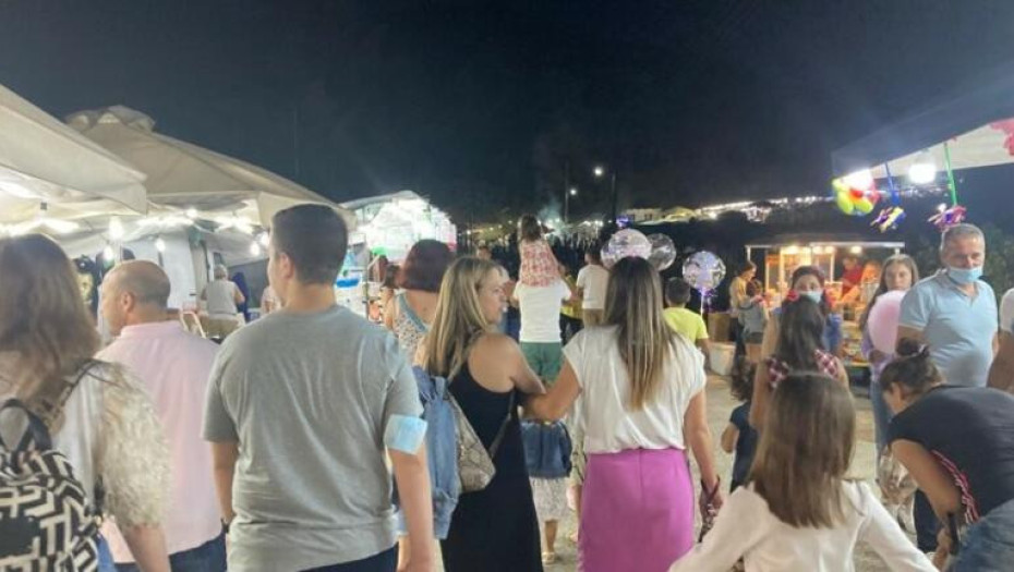 Πλήθος κόσμου στο μοναστήρι της Αγίας Μαρίνας στη Βόνη του νομού Ηρακλείου για τη νυχτερινή Θεία Λειτουργία