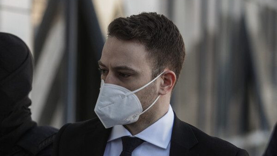 Μπάμπης Αναγνωστόπουλος: Μεταβιβάζει την περιουσία του στην κόρη του