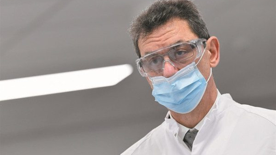 Θετικός στον κοροναϊό ο Mr. Pfizer – Εχει κάνει και τις τέσσερις δόσεις