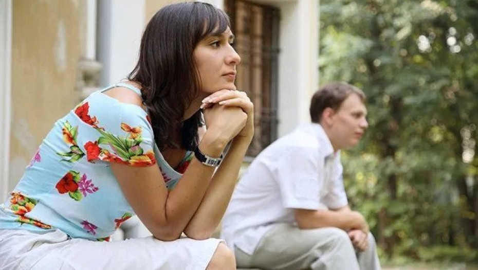 «7 λόγοι που δεν μ’ αρέσει να πηγαίνω διακοπές στο χωριό του άντρα μου»