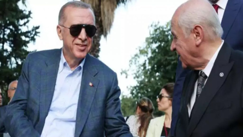 Ερντογάν: Χαμός στην Τουρκία με τα γυαλιά του τούρκου προέδρου – Γιατί ξεσήκωσαν θύελλα αντιδράσεων