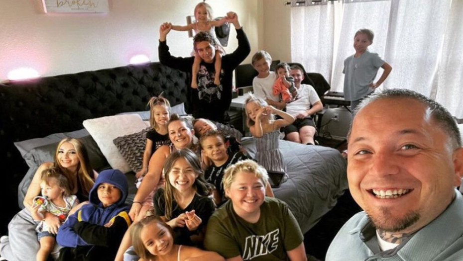 «Μας λυπούνται επειδή έχουμε 18 παιδιά αλλά εμείς είμαστε πανευτυχείς!»