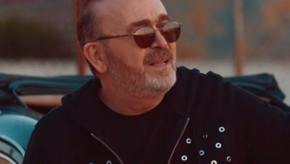 Σταμάτης Γονίδης: «Με ενοχλεί το χάρτινο καλαμάκι, ένα προφυλακτικό είναι 10 καλαμάκια πλαστικά, μη σου πω 20»