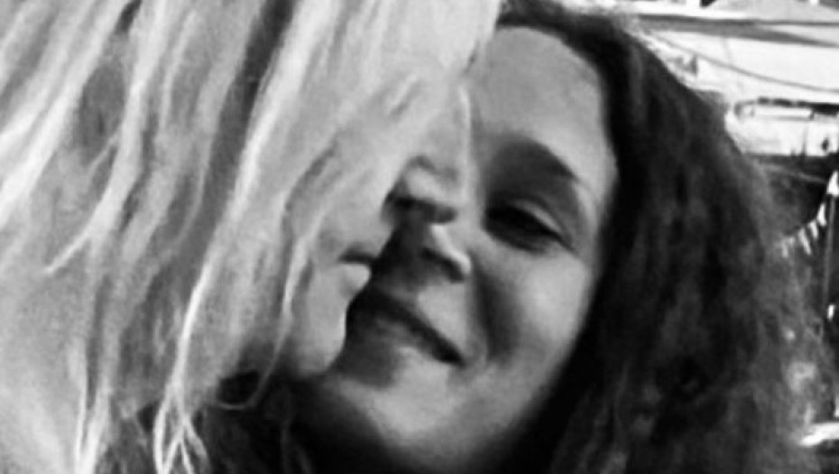 Έλενα Φερεντίνου: Η σύντροφος του Νίκου Καρβέλα δημοσιεύει πρώτη φορά φωτογραφία με το παιδί τους