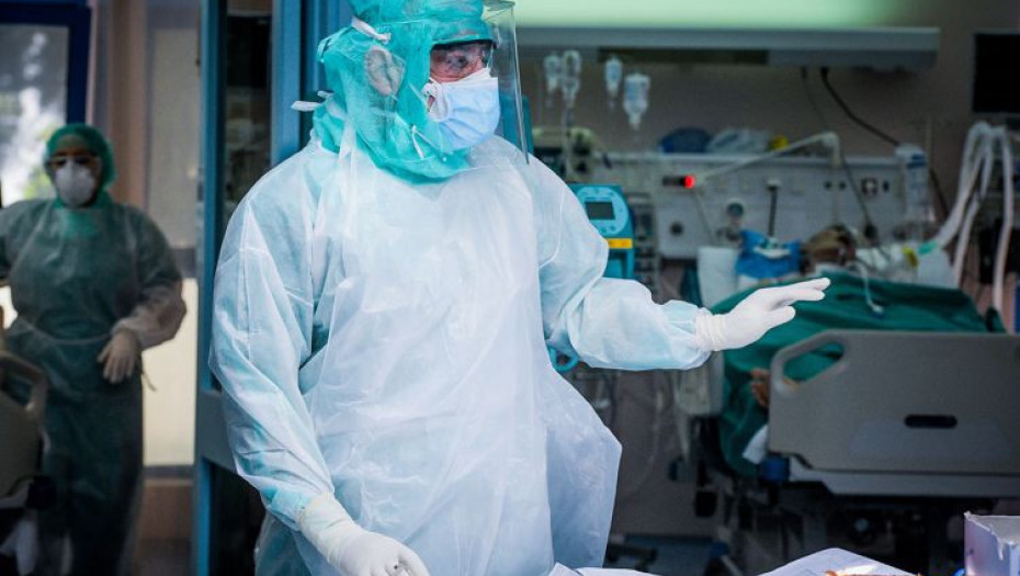 Μέσα στο κατακαλόκαιρο: «Τρελή κούρσα» για τον κορονοιό