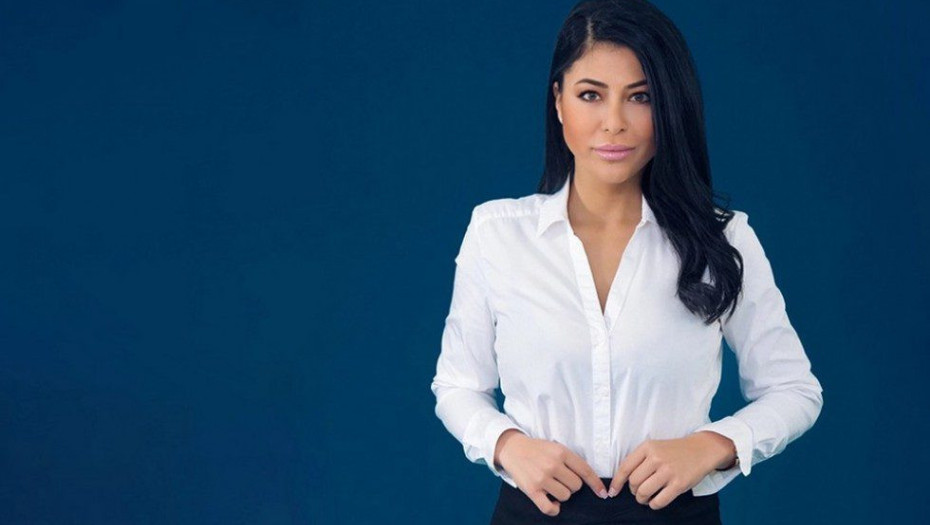 Άγνωστοι έσπασαν το αμάξι της Λατινοπούλου! (ΦΩΤΟ)